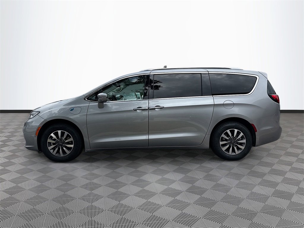 Used 2021 Chrysler Pacifica Touring-L image 9