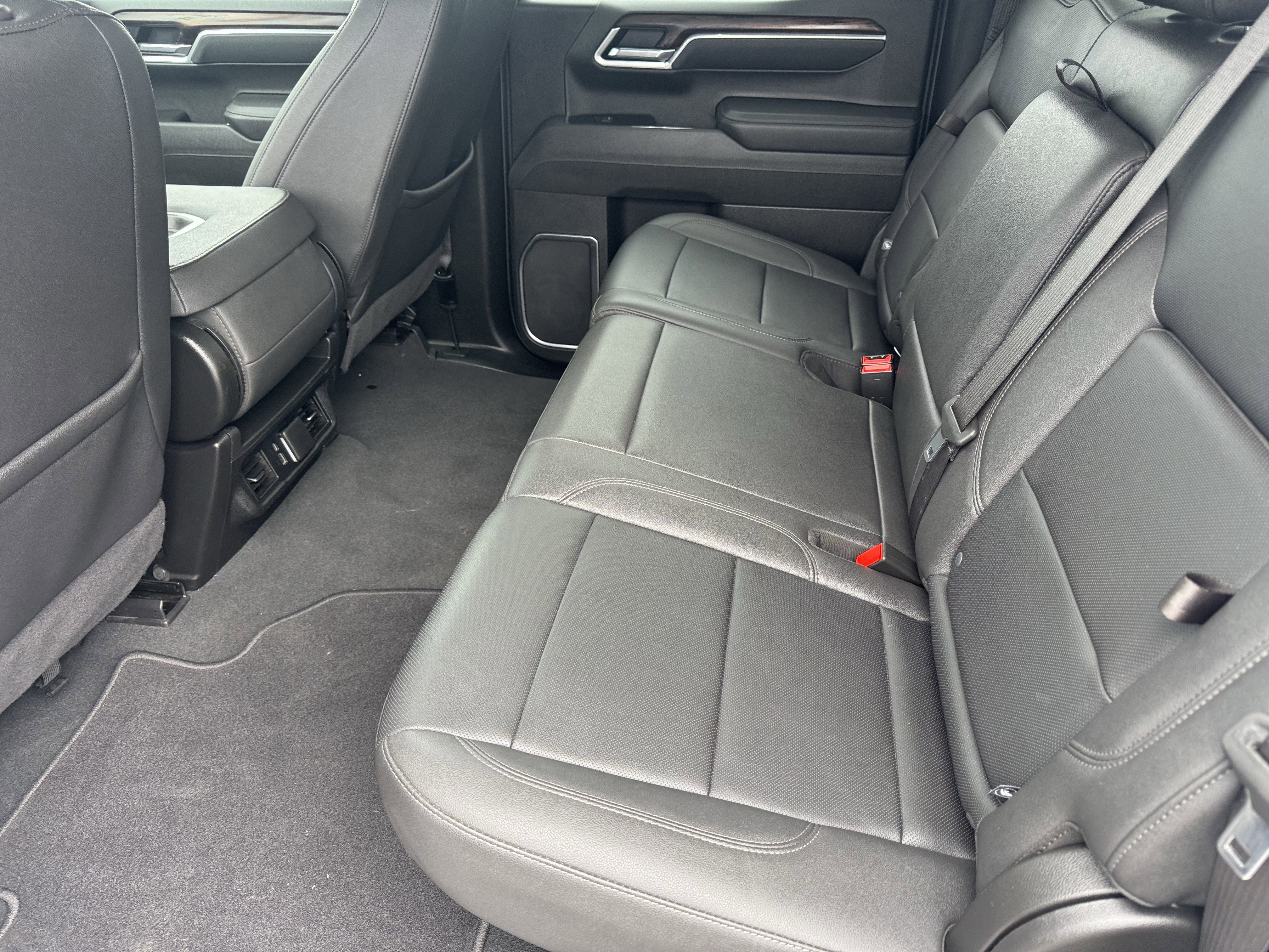 Used 2025 GMC Sierra 1500 SLT AWD/4WD image 16