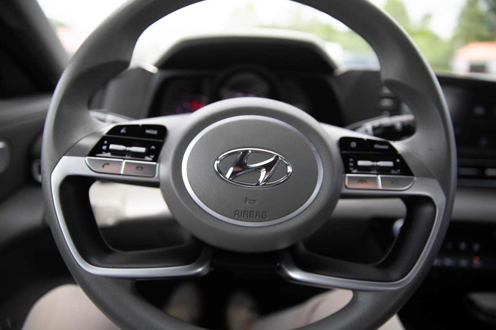Used 2023 Hyundai Elantra SEL FWD image 11