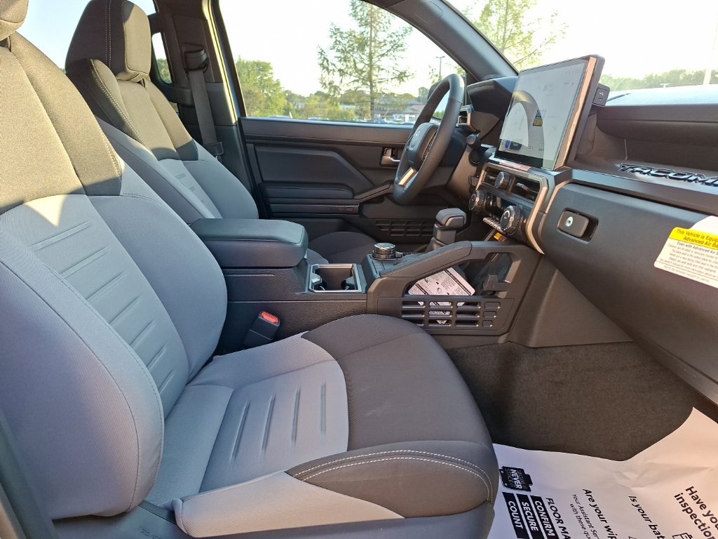 New 2026 Toyota Tacoma TRD Sport w/ TRD Sport Upgrade Package AWD/4WD image 32