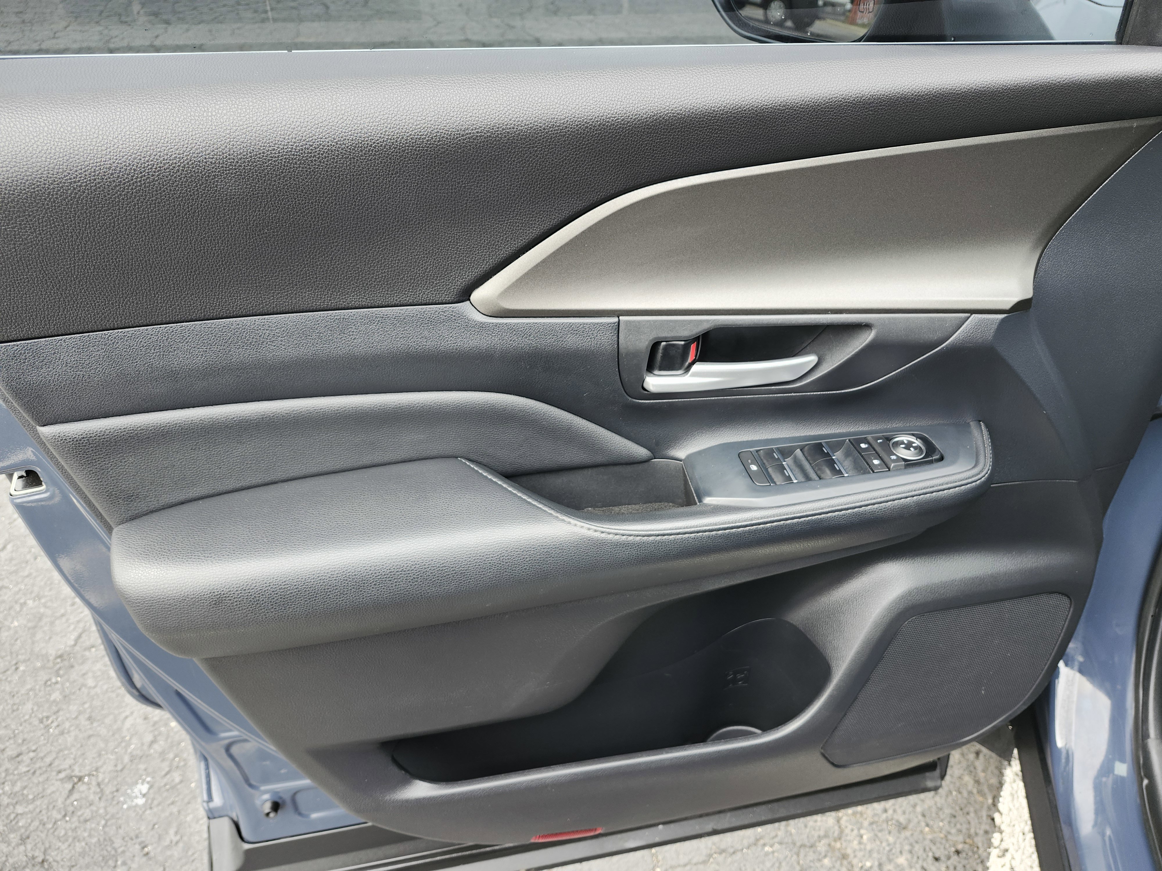 Used 2024 Toyota Grand Highlander Limited image 30