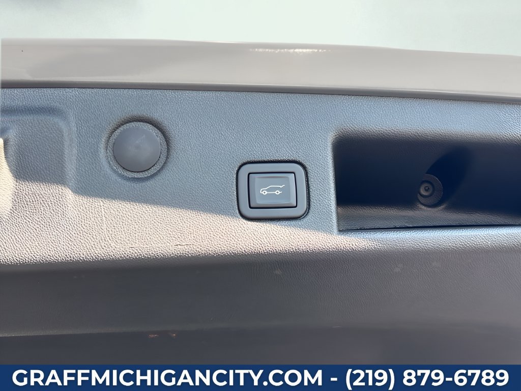 Used 2024 Chevrolet Equinox LT AWD/4WD image 16