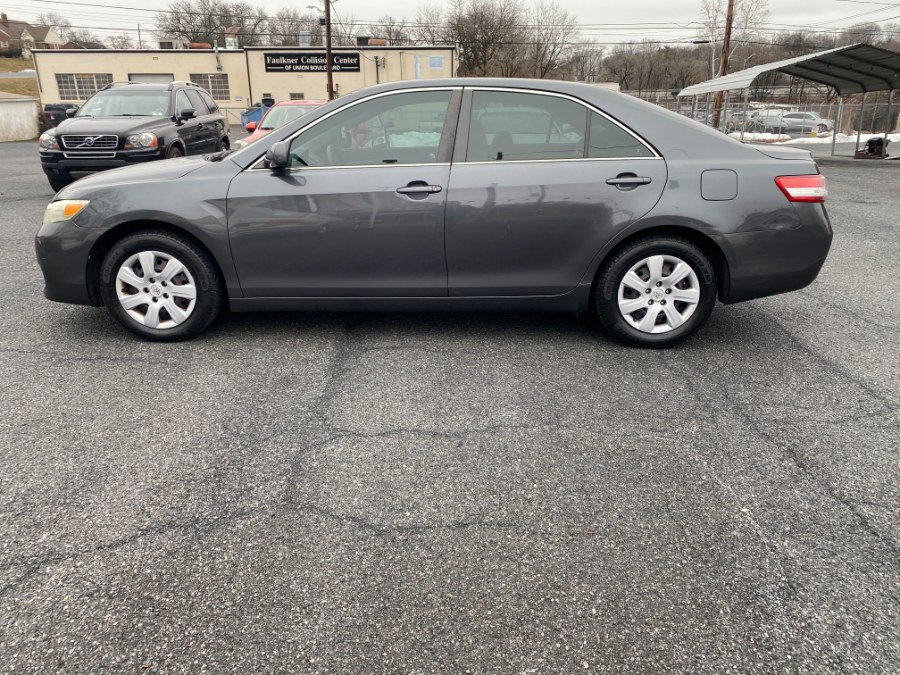 Used 2010 Toyota Camry LE image 2
