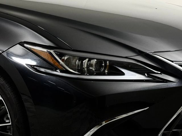 Used 2025 Lexus ES 300h w/ Premium Package FWD image 17