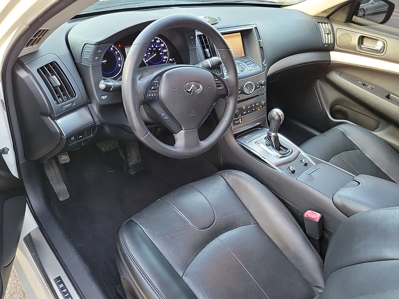 Used 2015 INFINITI Q40 w/ Moonroof Package image 10