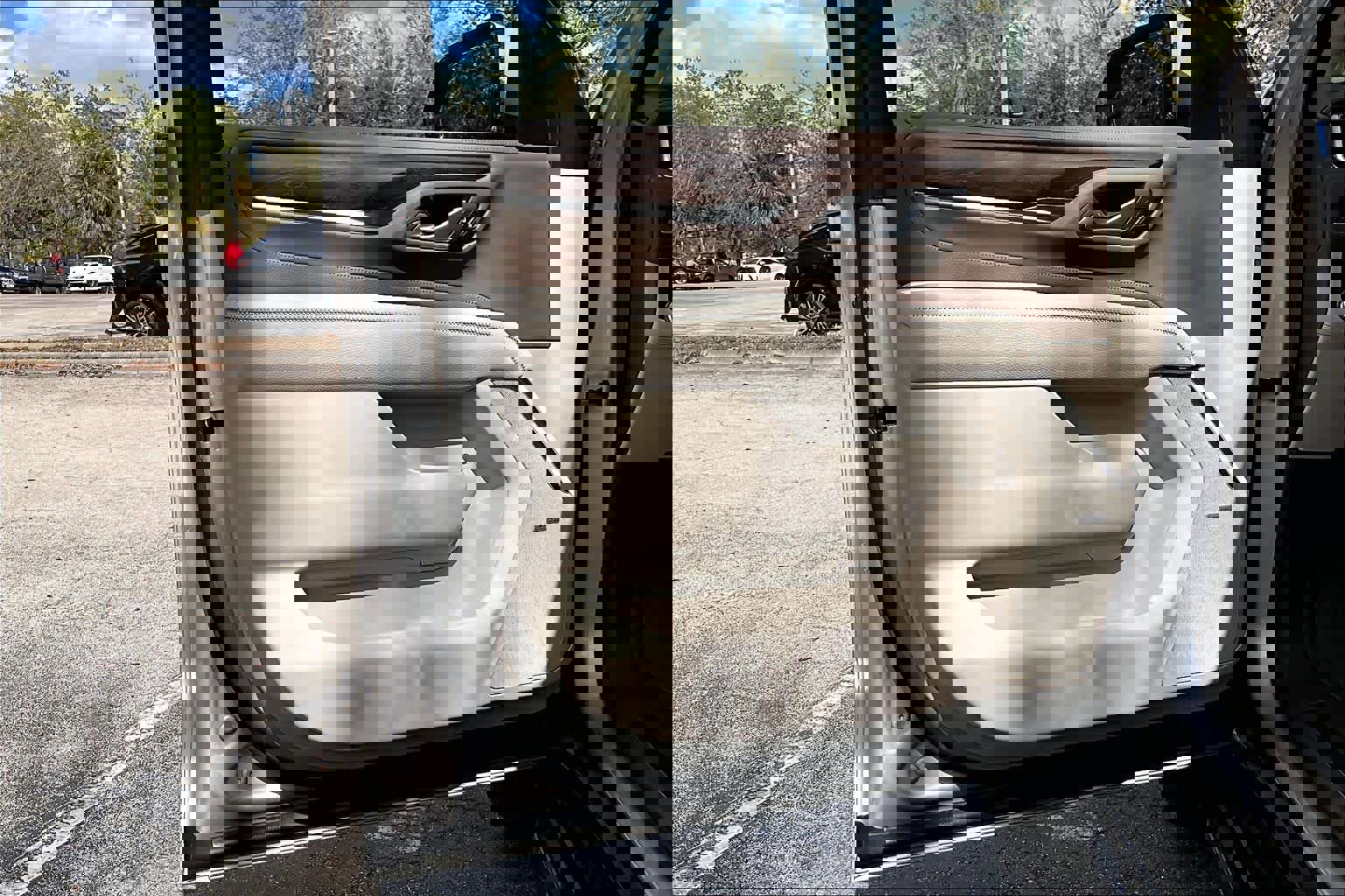 Used 2024 GMC Yukon Denali w/ Advanced Technology Package image 26