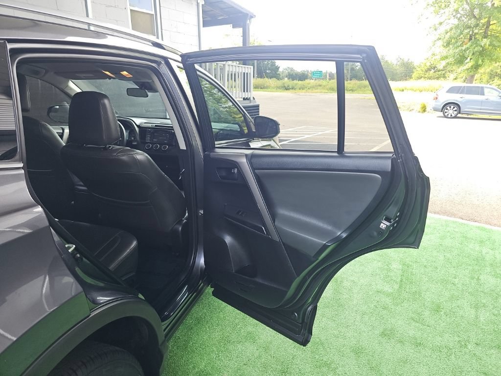 Used 2017 Toyota RAV4 LE FWD image 36