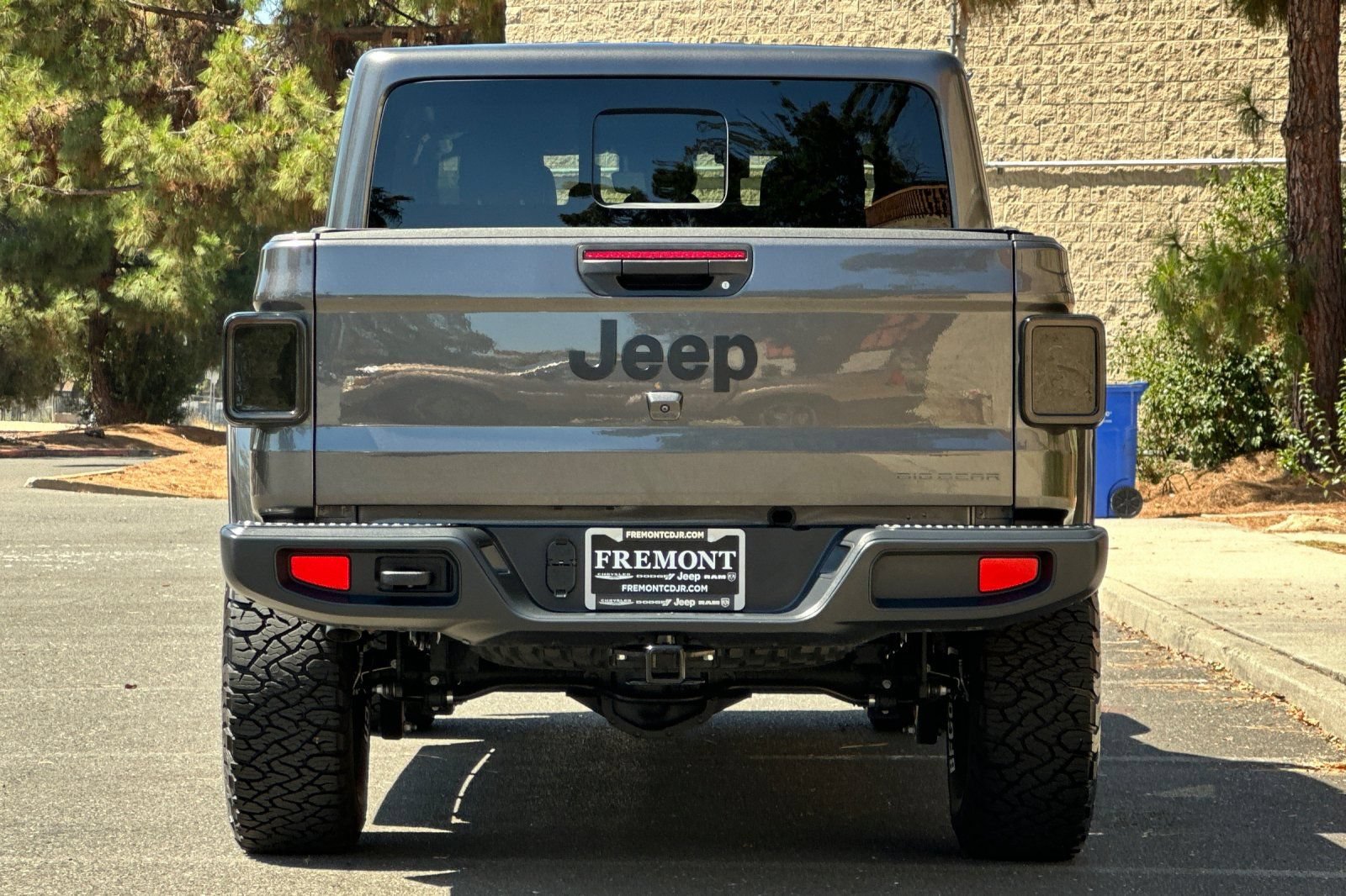 Used 2025 Jeep Gladiator Sport AWD/4WD image 4