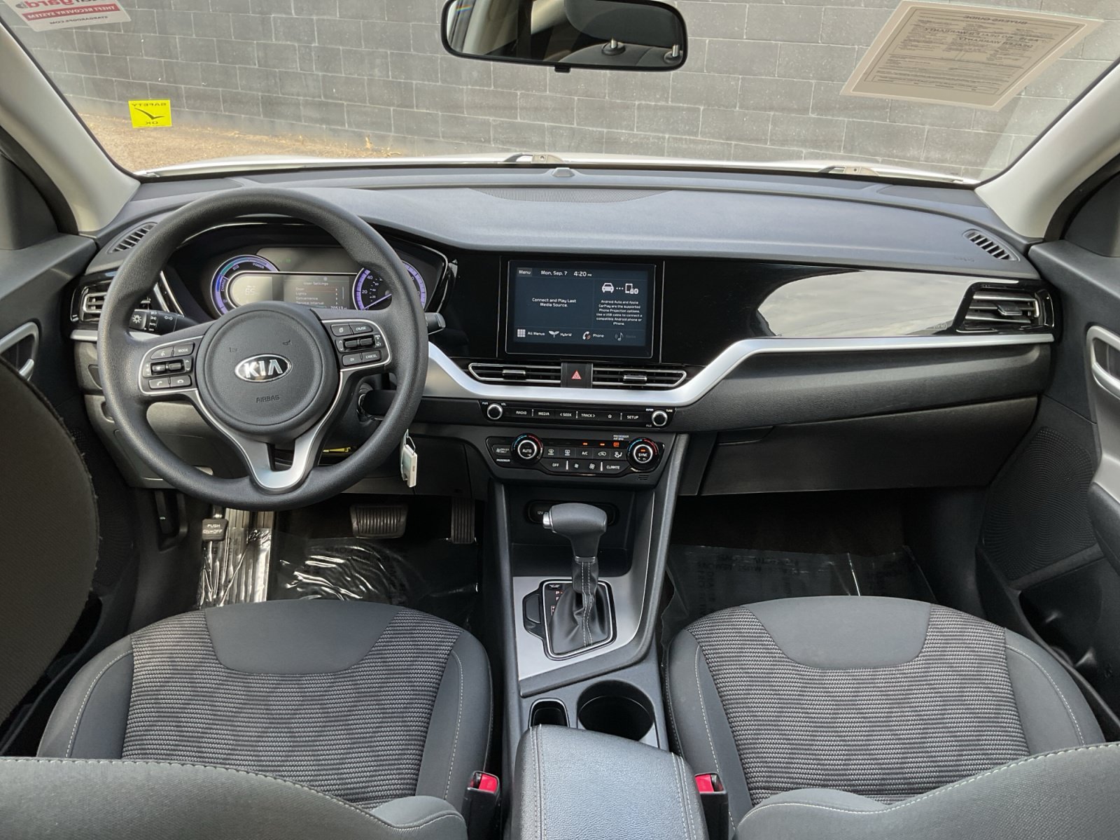 Used 2020 Kia Niro LX FWD image 17