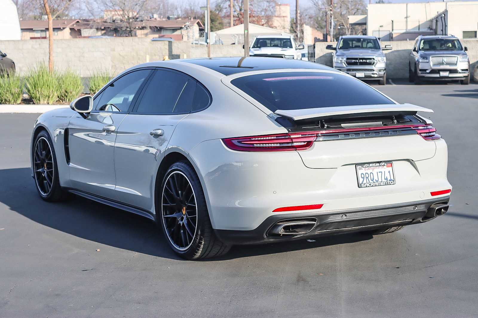 Used 2018 Porsche Panamera 4 image 2