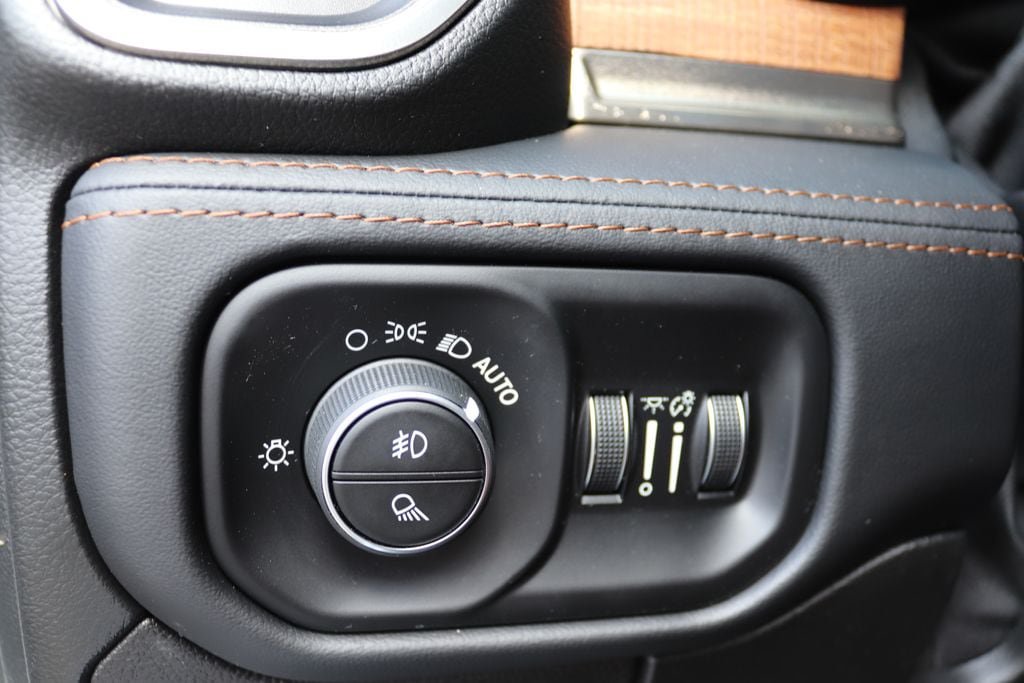 Used 2021 RAM 1500 Longhorn AWD/4WD image 30