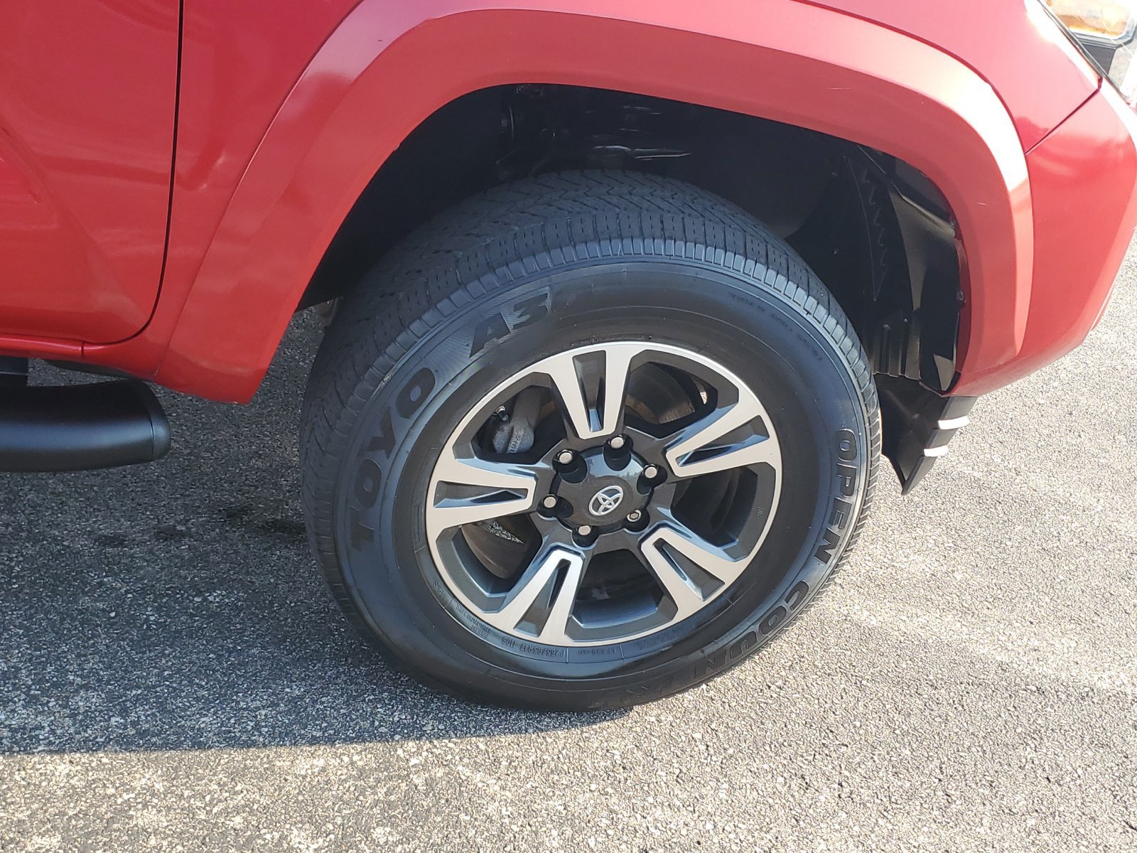 Certified 2018 Toyota Tacoma TRD Sport AWD/4WD image 6