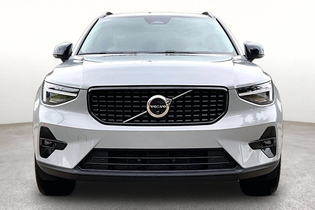 Used 2026 Volvo XC40 B5 Plus AWD/4WD image 4