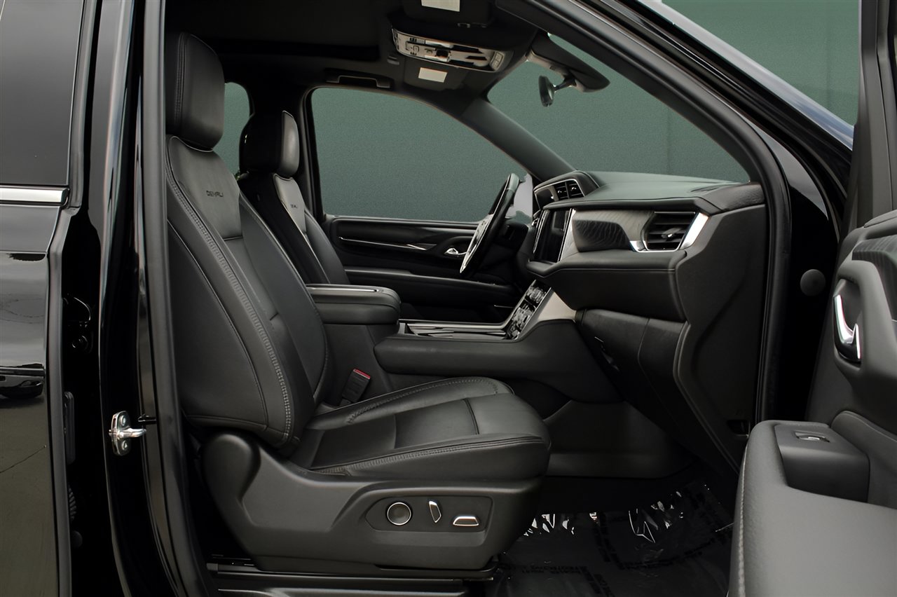 Used 2021 GMC Yukon XL Denali w/ Advanced Technology Package image 16