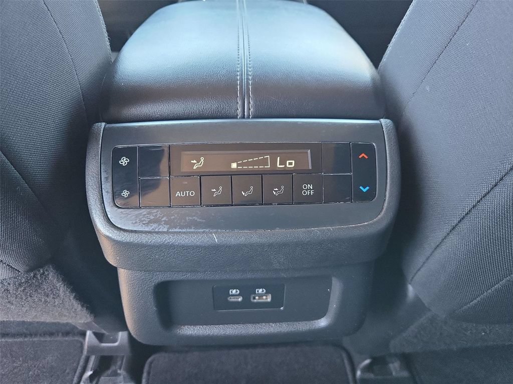 Used 2022 Nissan Pathfinder SV FWD image 13