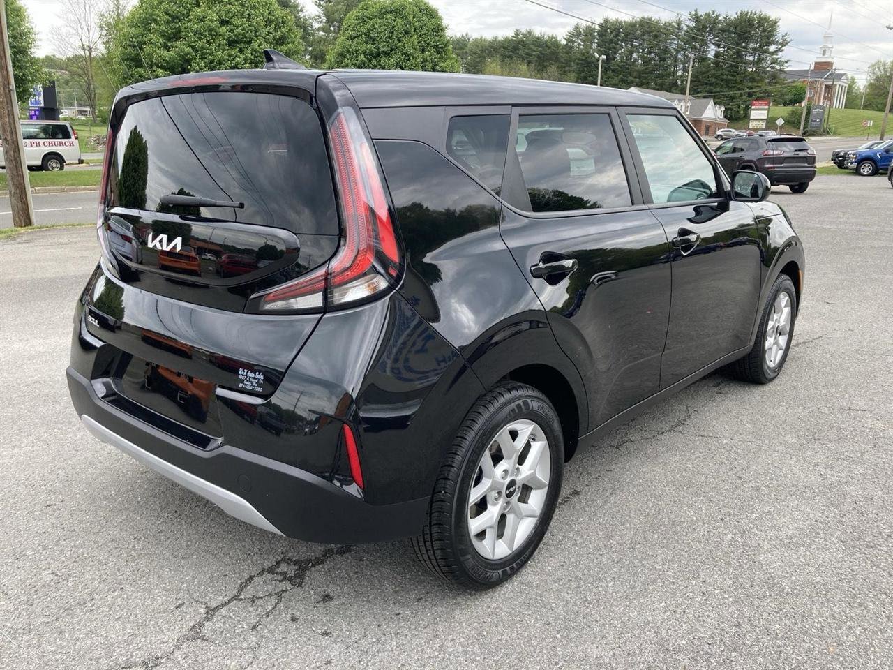 Used 2024 Kia Soul LX w/ Option Group 015 image 5