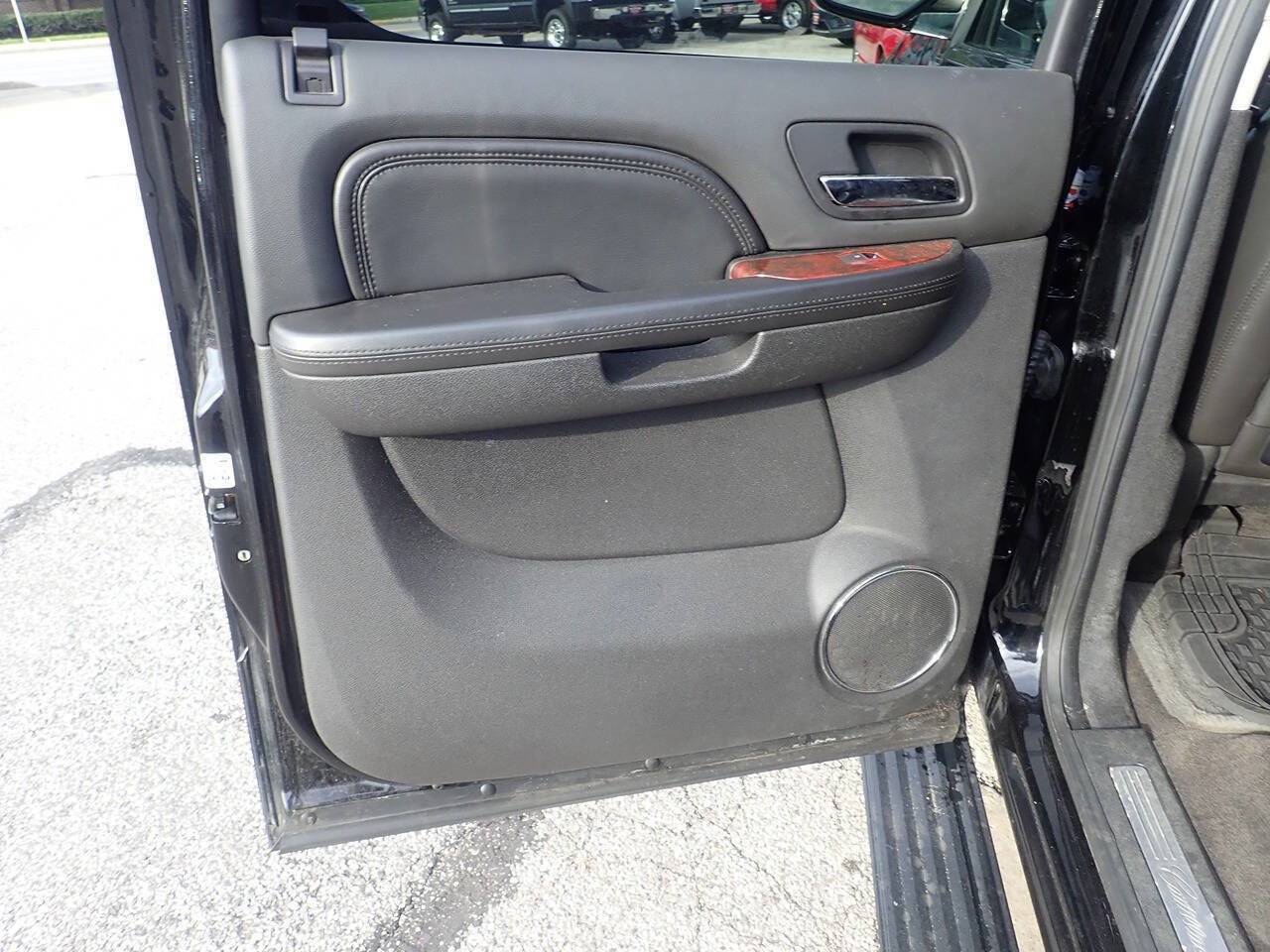 Used 2013 Cadillac Escalade ESV Premium AWD/4WD image 18