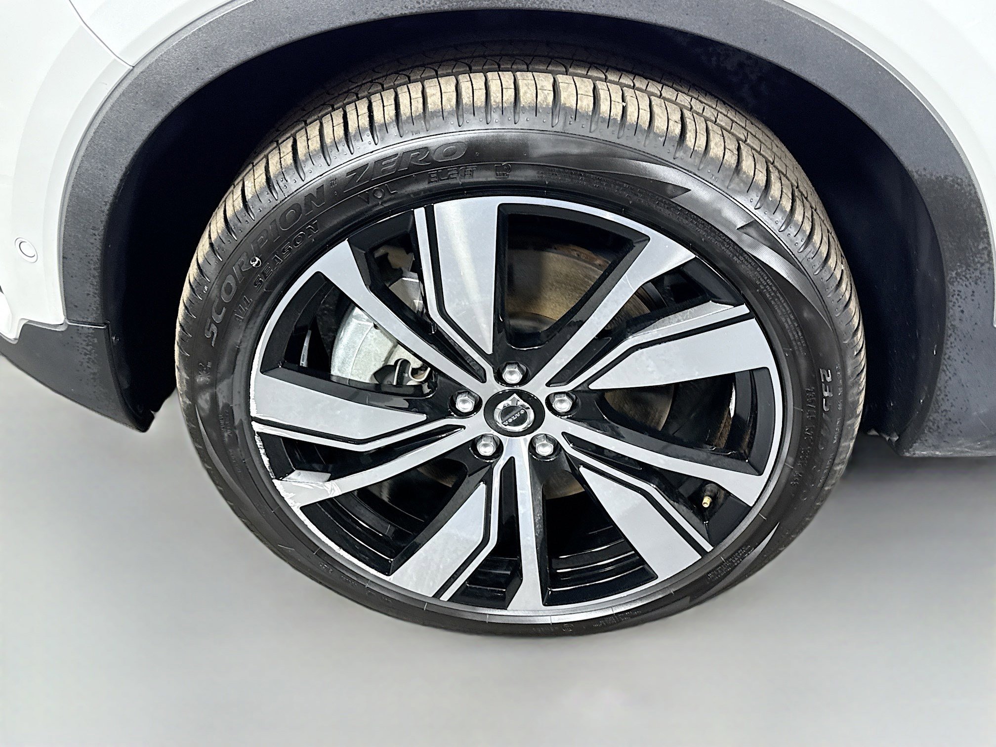 Used 2022 Volvo XC40 P8 Recharge Plus image 37