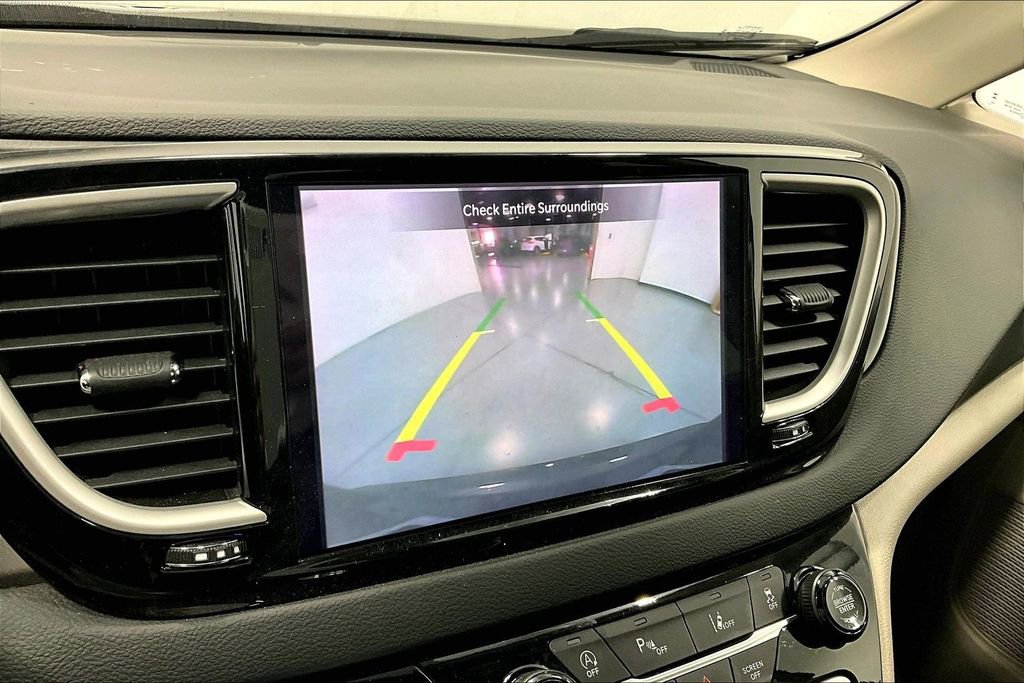 Used 2023 Chrysler Pacifica Touring-L image 28