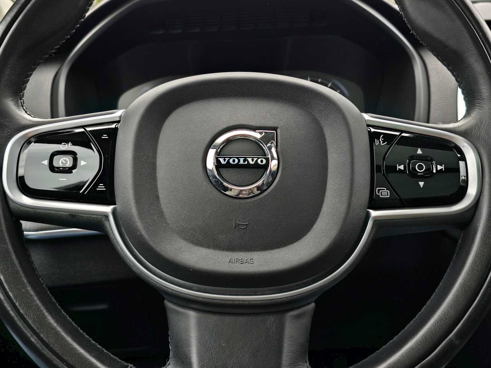 Used 2020 Volvo XC90 T6 Momentum AWD/4WD image 26