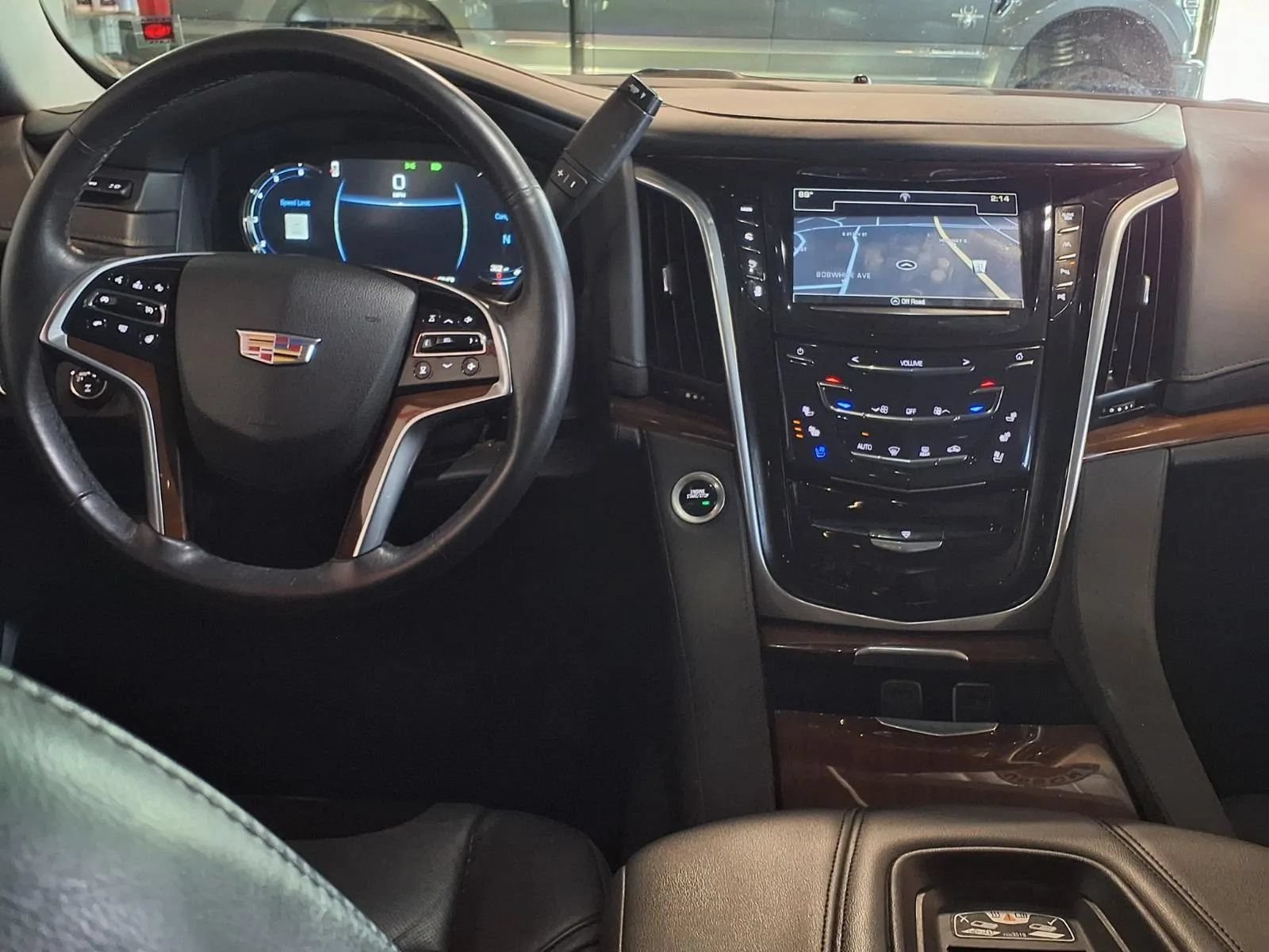 Used 2020 Cadillac Escalade Luxury w/ Escalade Sport Edition AWD/4WD image 19