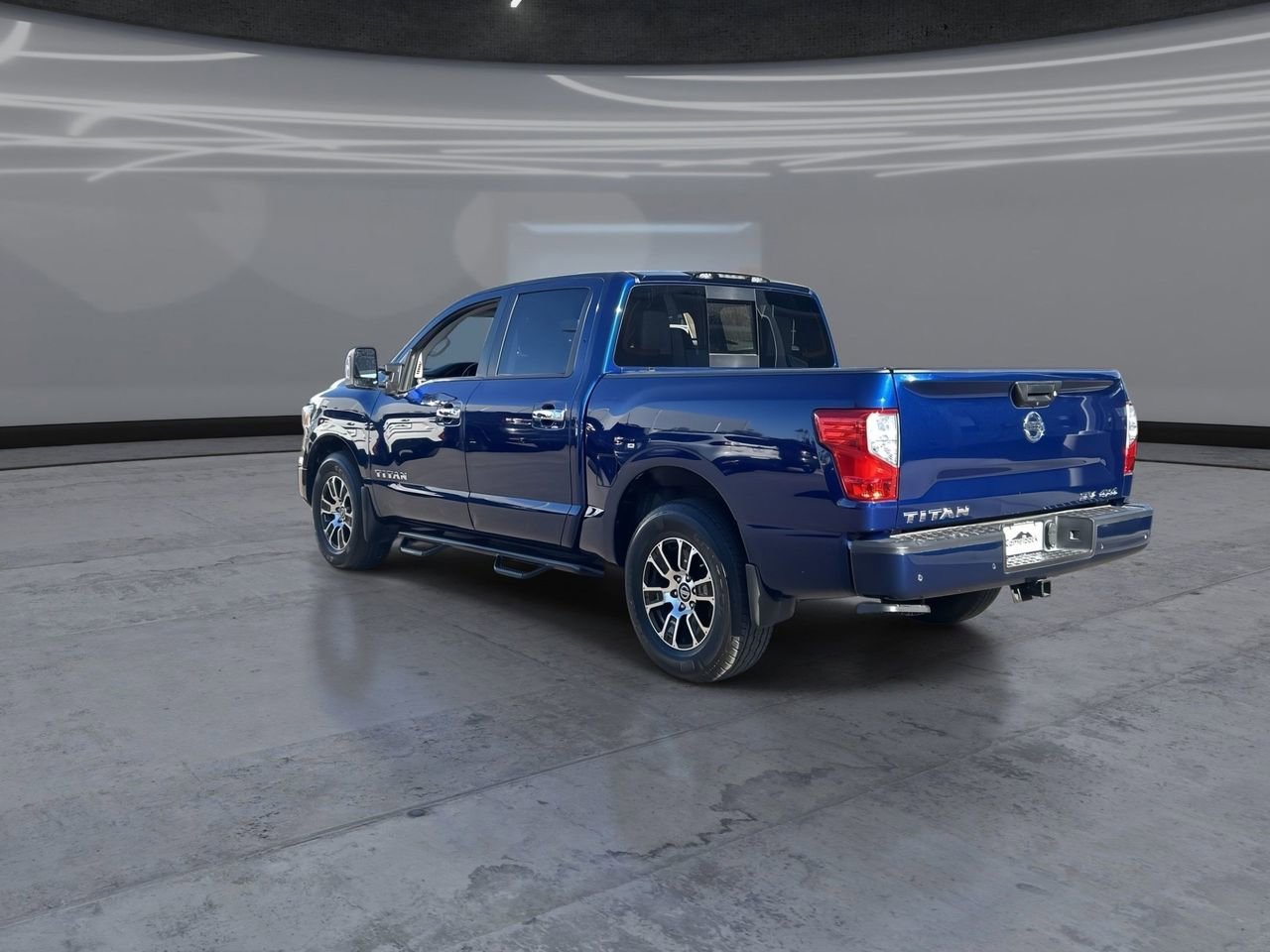 Used 2021 Nissan Titan SV w/ SV Convenience Package AWD/4WD image 4