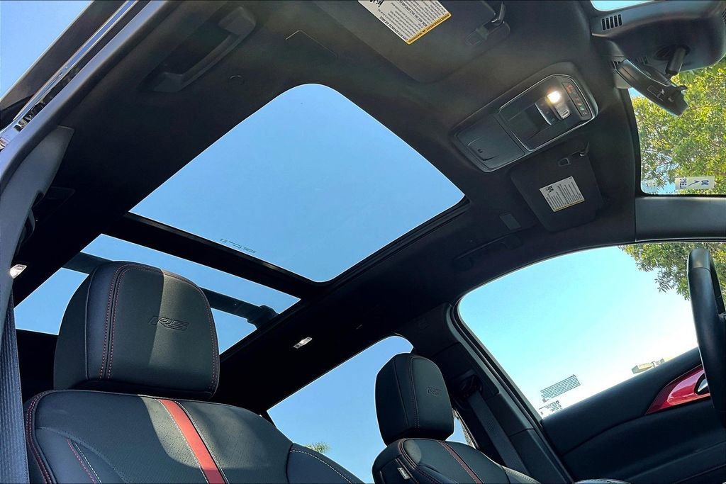 Used 2025 Chevrolet Traverse RS w/ LPO, Floor Liner Package image 14