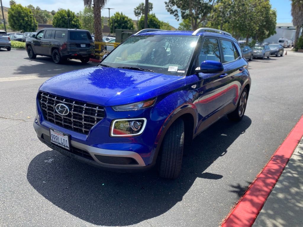 Certified 2025 Hyundai Venue Limited FWD image 6