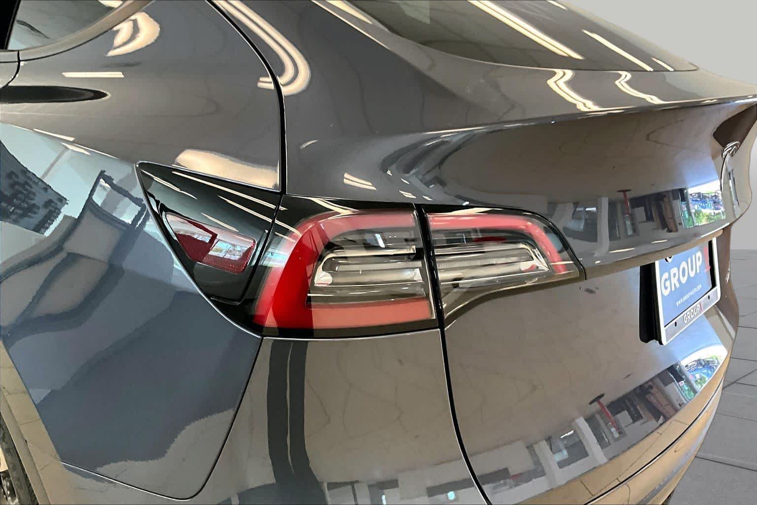 Used 2022 Tesla Model Y Long Range AWD/4WD image 28