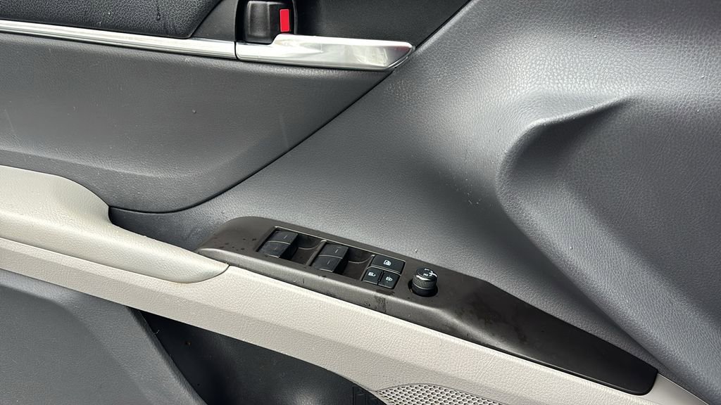 Used 2022 Toyota Camry SE image 14