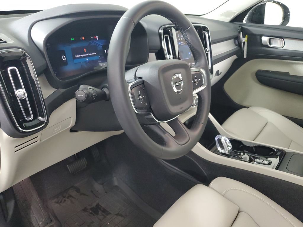 Certified 2026 Volvo XC40 B5 Plus w/ Protection Package Premier image 26