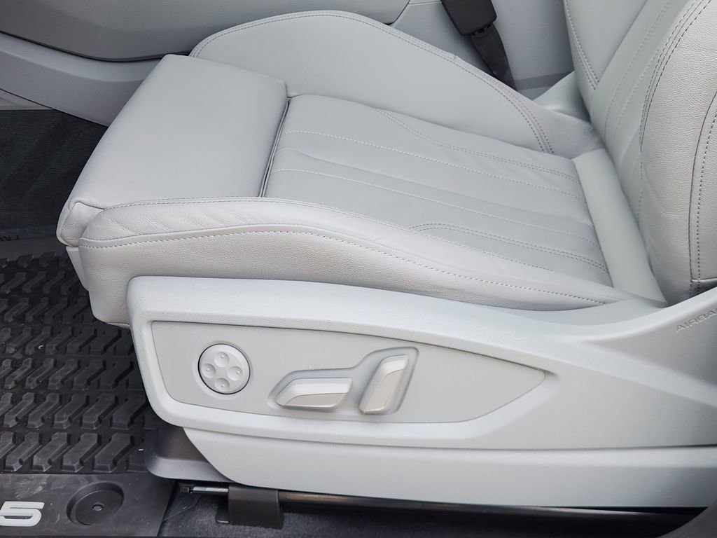 Used 2025 Audi Q5 e Premium image 23