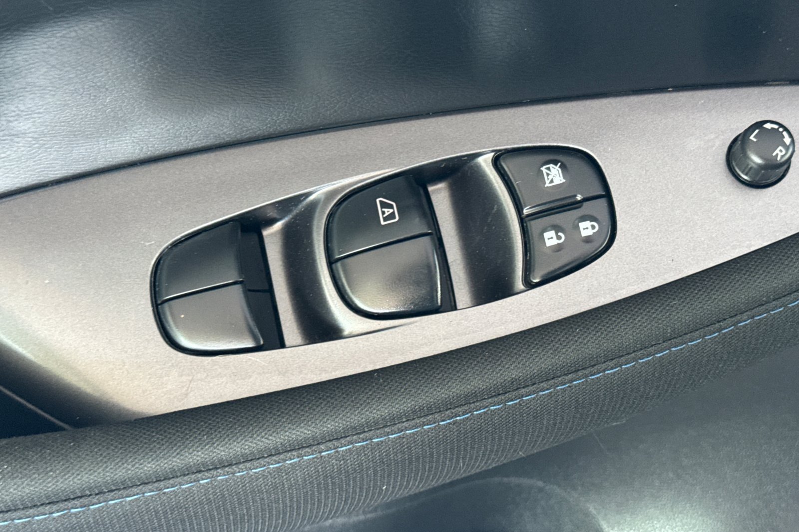 Certified 2025 Nissan Leaf S FWD image 13
