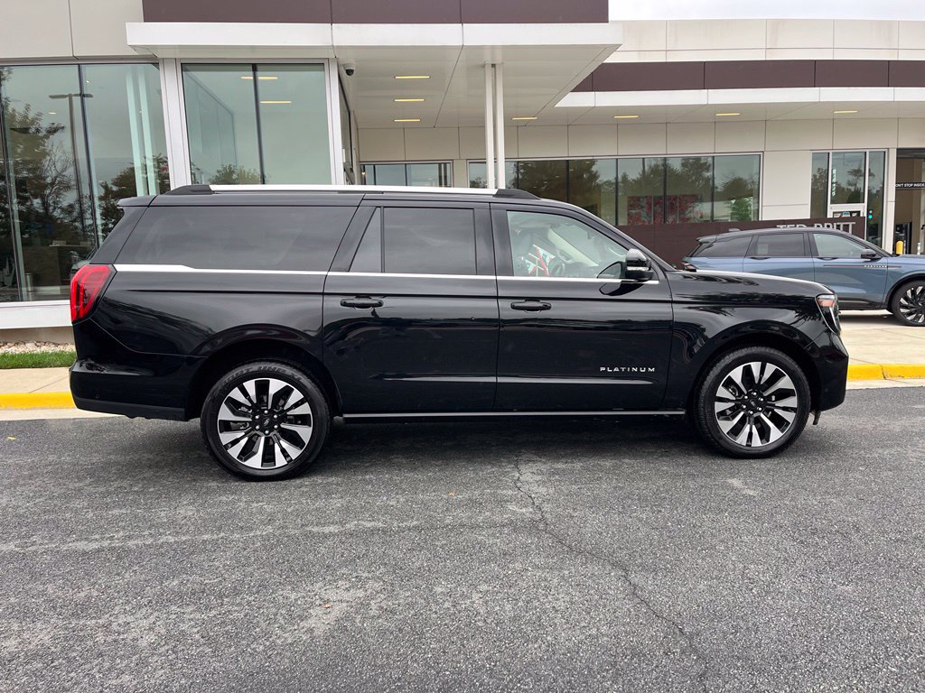 Used 2025 Ford Expedition Max Platinum w/ Driver's Package AWD/4WD image 10