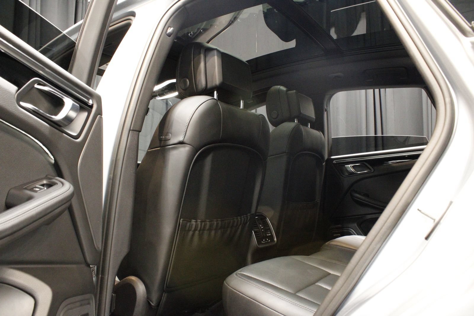 Certified 2026 Porsche Macan AWD/4WD image 20