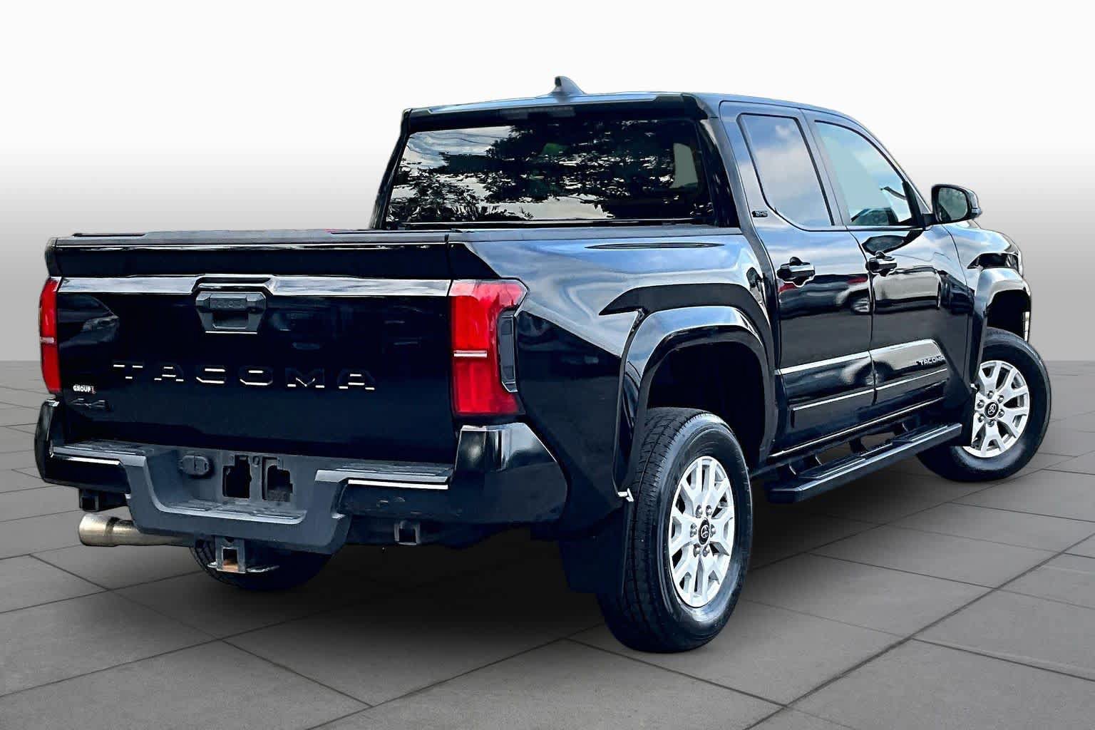 Certified 2024 Toyota Tacoma SR5 AWD/4WD image 13