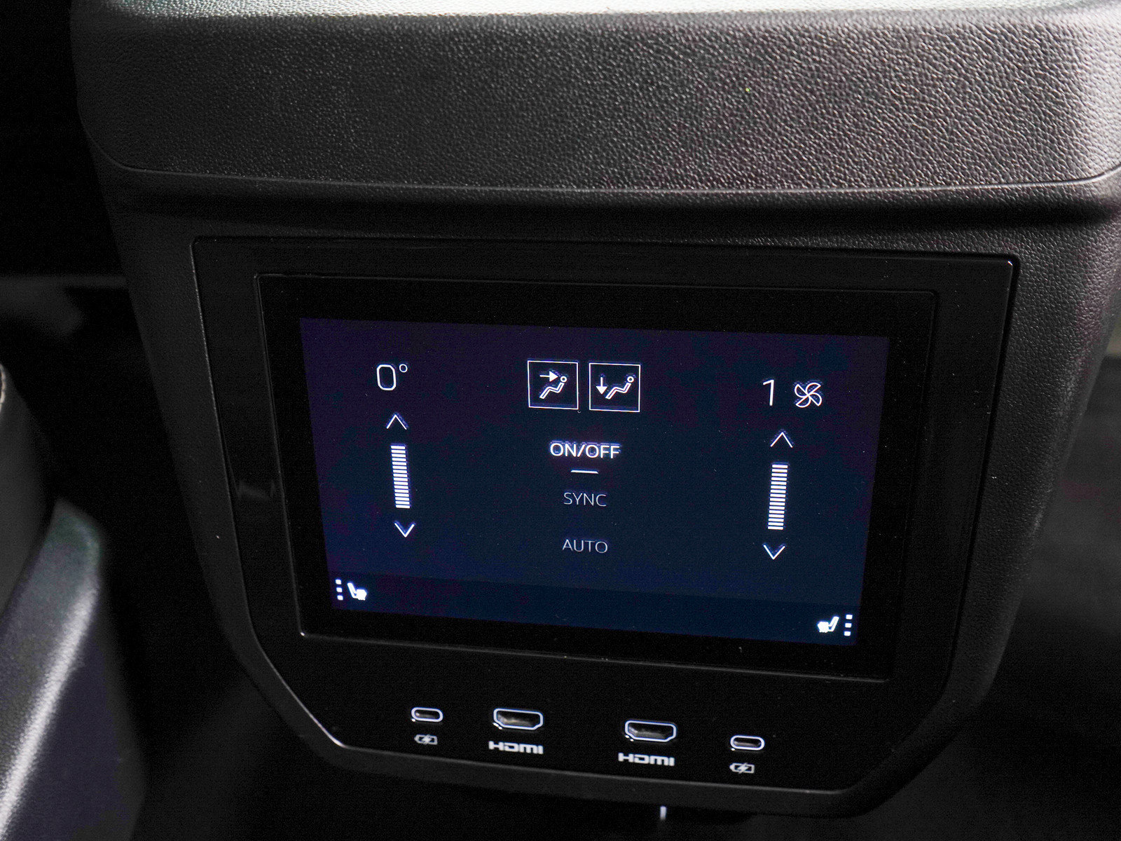 Used 2025 GMC Yukon XL Denali Ultimate AWD/4WD image 14