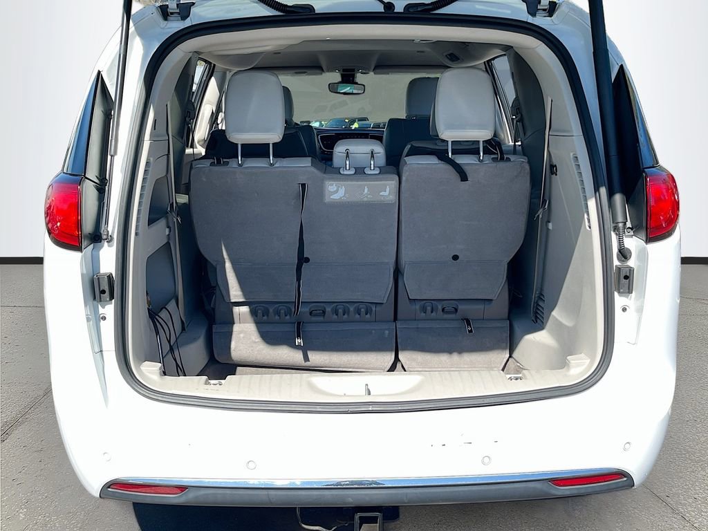 Used 2017 Chrysler Pacifica Touring-L image 24
