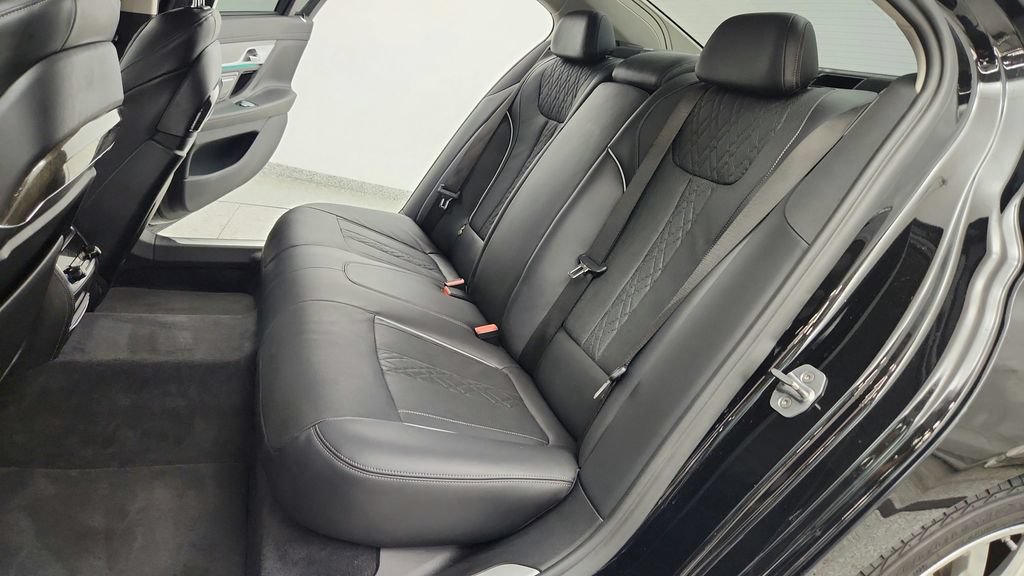Used 2018 BMW 750i xDrive AWD/4WD image 33