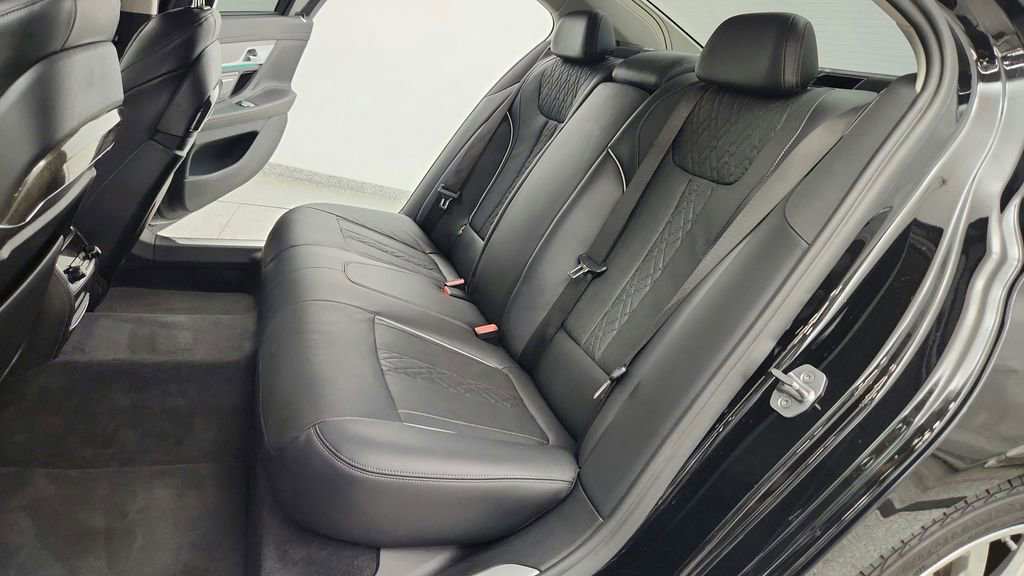 Used 2018 BMW 750i xDrive AWD/4WD image 33