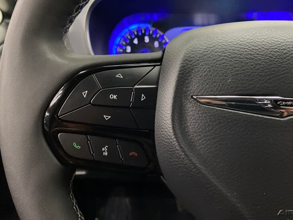 Used 2025 Chrysler Pacifica Limited FWD image 20