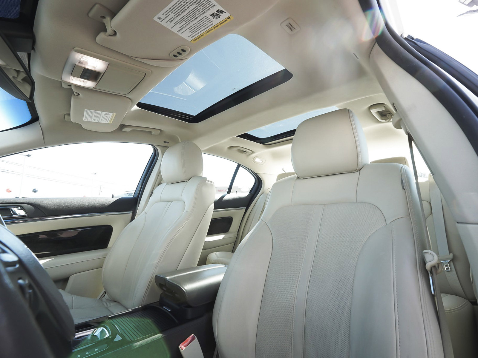 Used 2013 Lincoln MKS AWD image 32