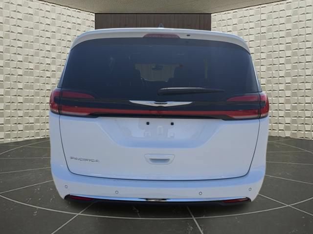 Certified 2025 Chrysler Pacifica Select FWD image 4
