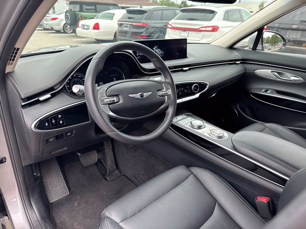 Used 2025 Genesis GV70 2.5T AWD/4WD image 11