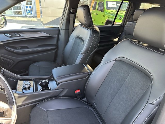 New 2025 Jeep Grand Cherokee L Altitude image 25