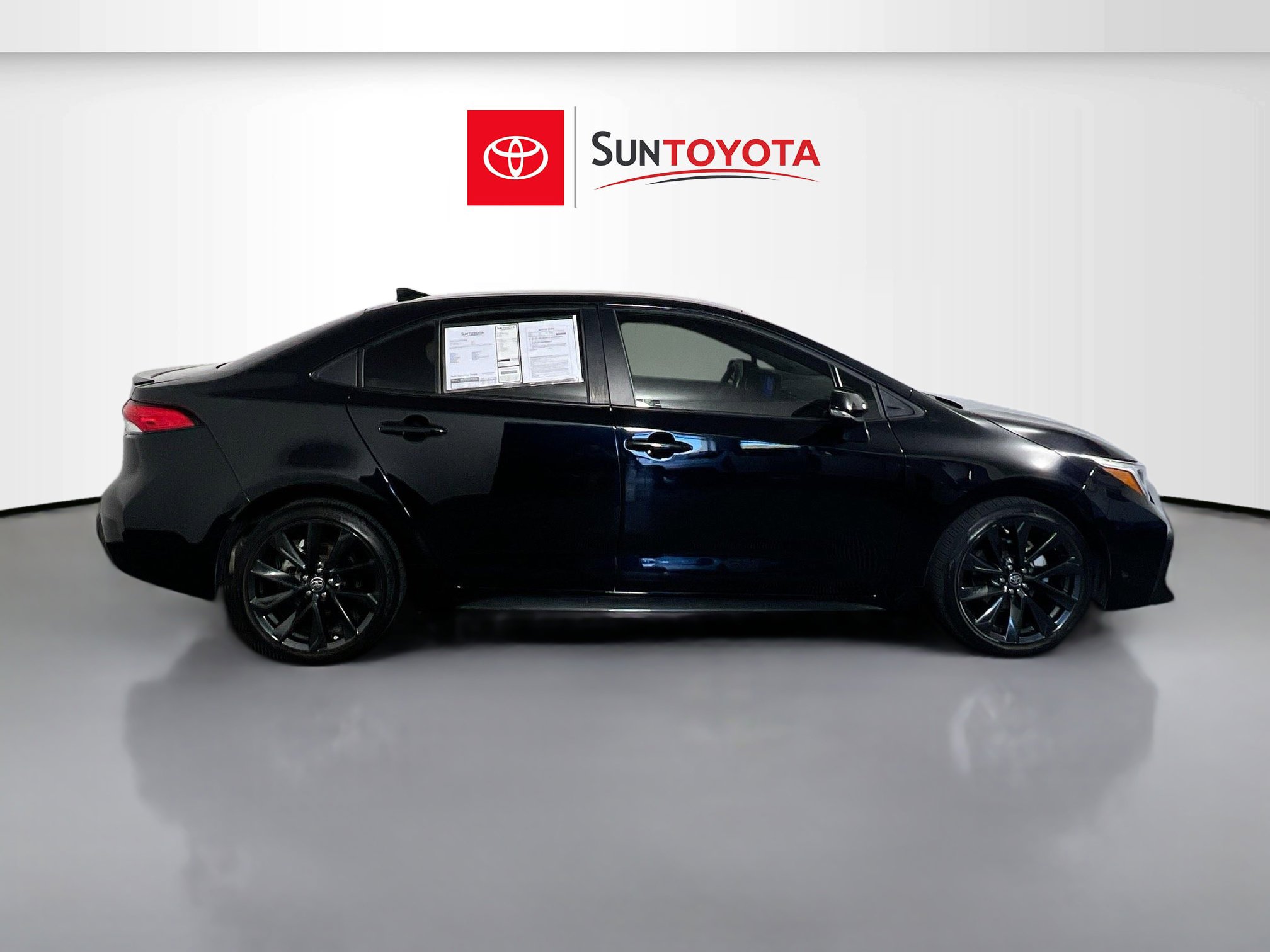 Used 2023 Toyota Corolla SE FWD image 2