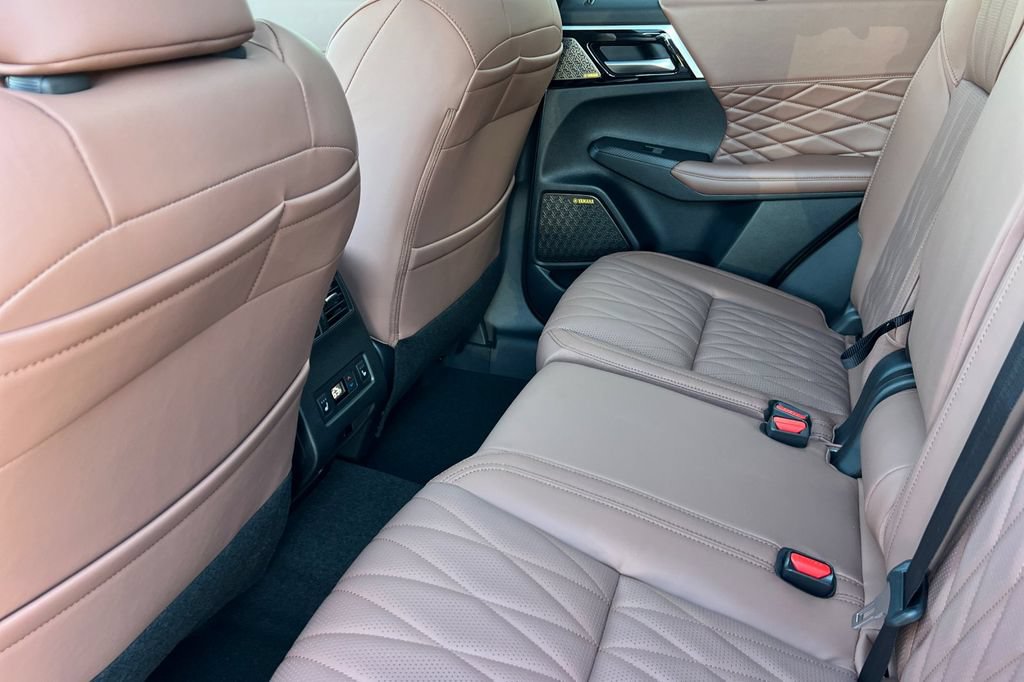New 2026 Mitsubishi Outlander SEL FWD image 13