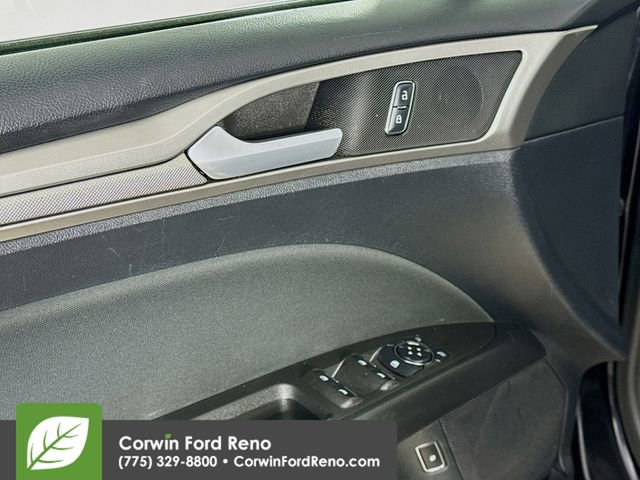 Used 2019 Ford Fusion SE image 18