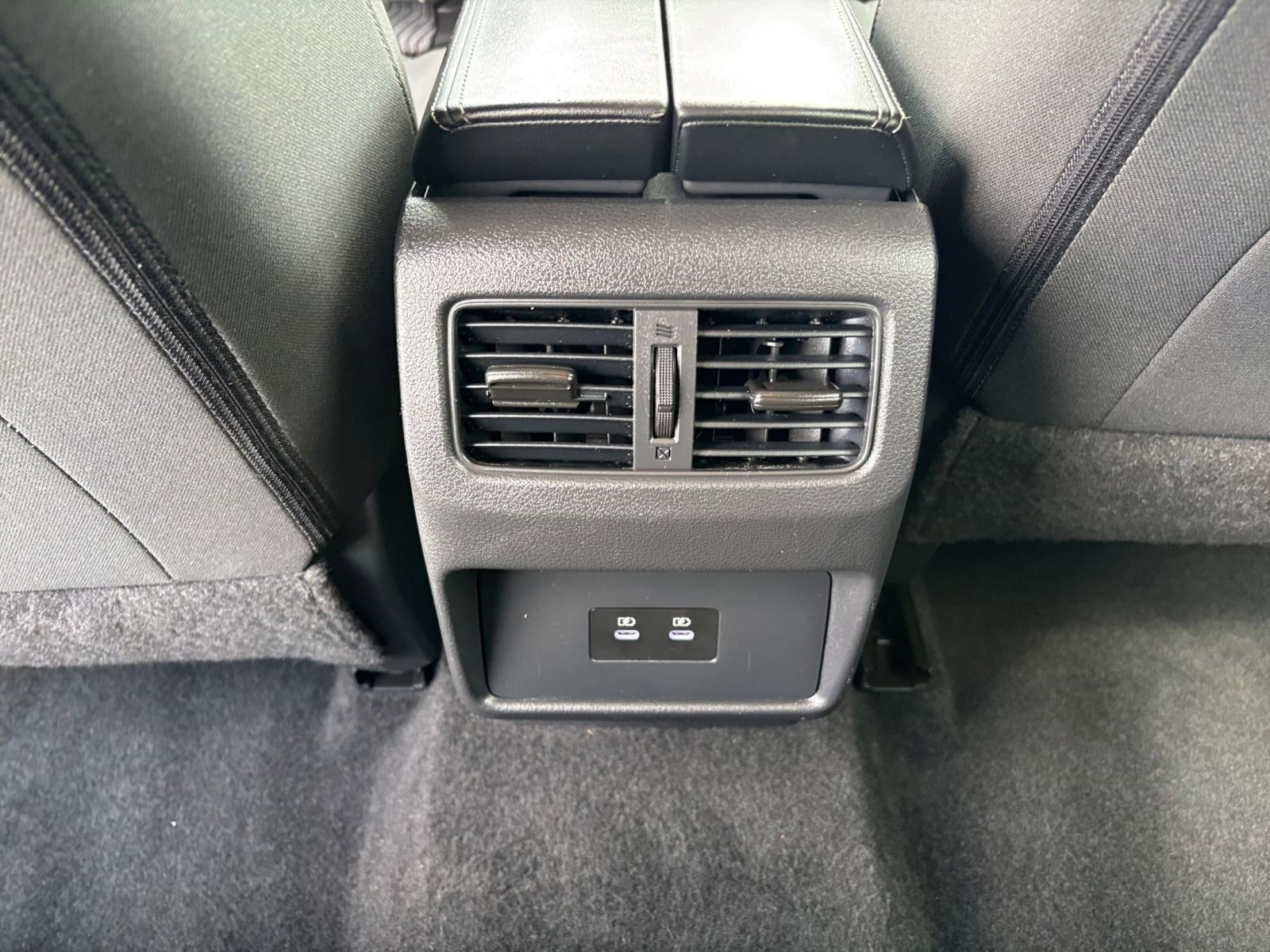 Used 2025 Nissan Rogue SV FWD image 23