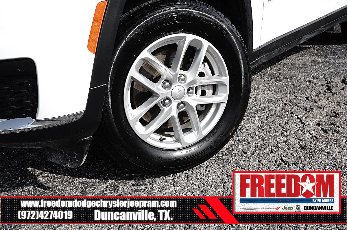 Certified 2025 Jeep Grand Cherokee L Laredo RWD image 9